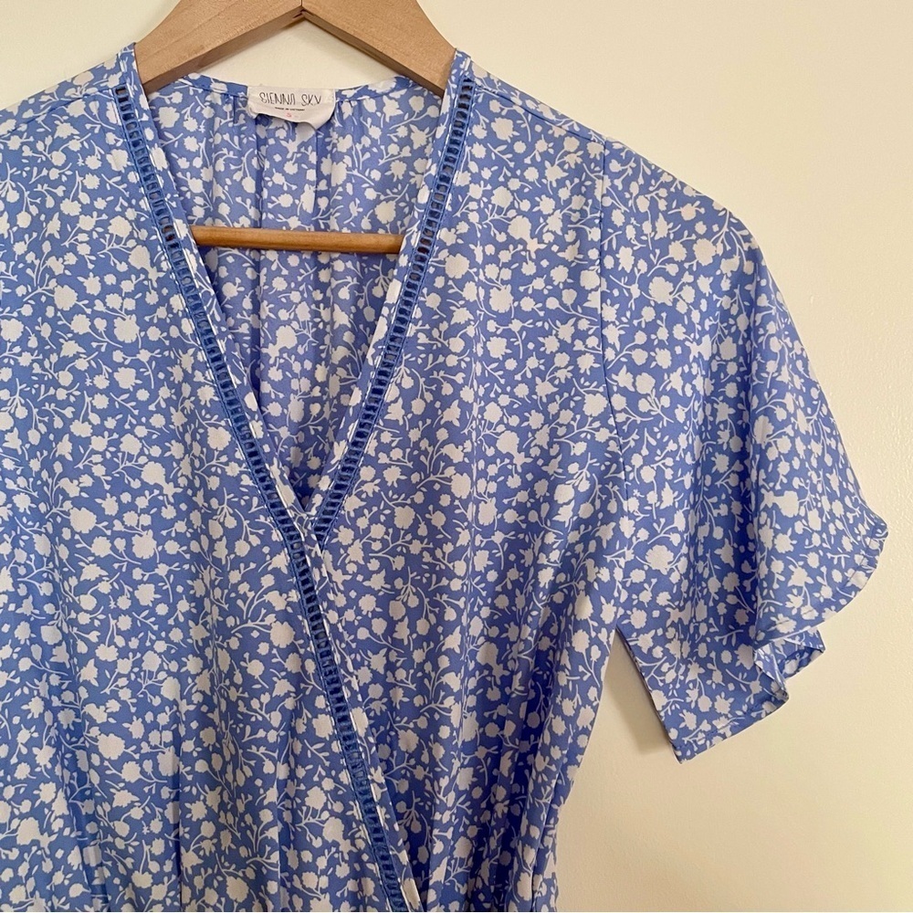 Sienna Sky Cornflower Blue & White Floral Wrap Style Blouse Top Size S
